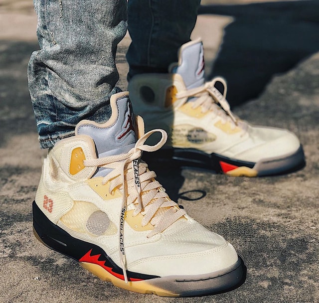 Kolaborasi antara virgil dan the jumpman untuk Air Jordan 5 'SAIL' ini must cop bro!